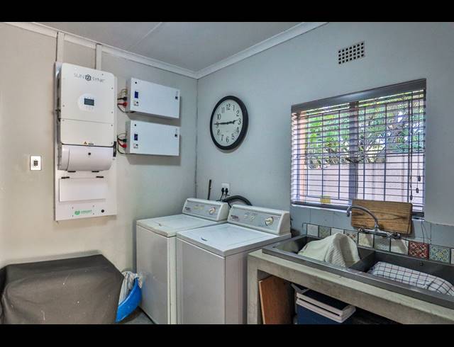 11 BEDROOM GUEST HOUSE FOR SALE IN PROTEA PARK